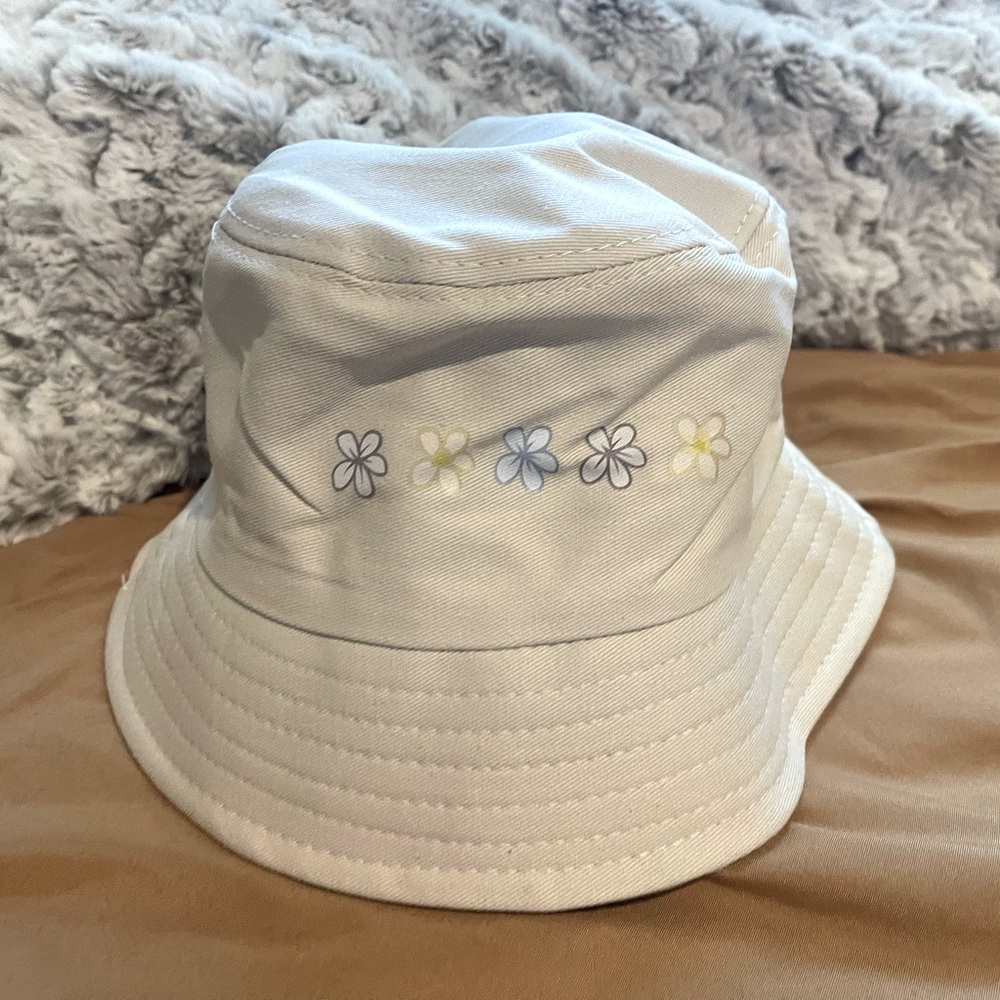 NEW Soft Girl Core Streetwear Bucket Hat OSFM W/ Adjustable Inside Straps